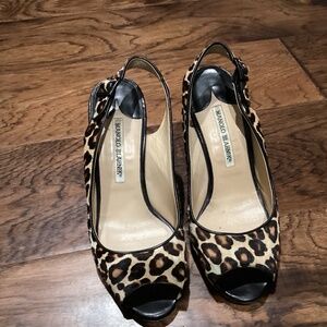 Manolo Blahnik 38 size animal print mid heel